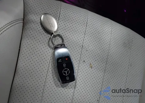 2018 Mercedes-Benz E 300 4Matic z USA, uszkodzony, nr VIN WDDZF4KB5JA389148